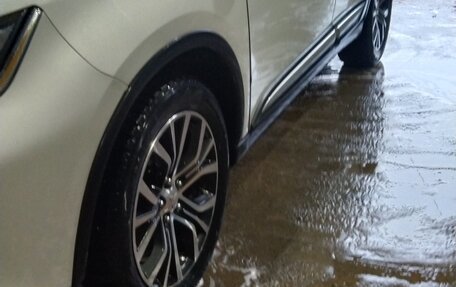 Mitsubishi Outlander III рестайлинг 3, 2016 год, 1 680 000 рублей, 15 фотография