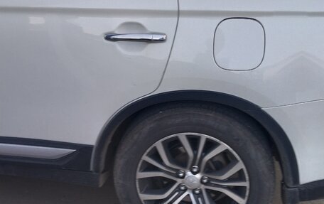 Mitsubishi Outlander III рестайлинг 3, 2016 год, 1 680 000 рублей, 27 фотография