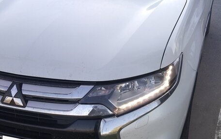 Mitsubishi Outlander III рестайлинг 3, 2016 год, 1 680 000 рублей, 25 фотография