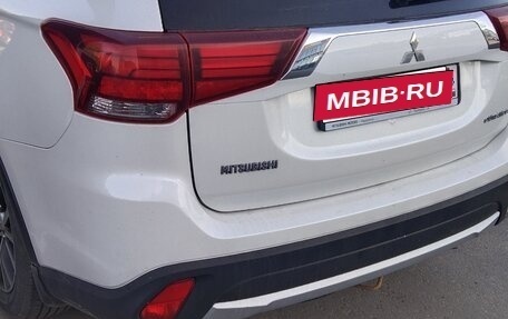 Mitsubishi Outlander III рестайлинг 3, 2016 год, 1 680 000 рублей, 29 фотография