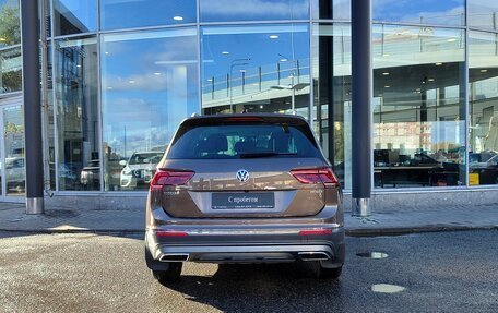 Volkswagen Tiguan II, 2018 год, 2 846 000 рублей, 5 фотография
