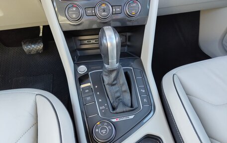 Volkswagen Tiguan II, 2018 год, 2 846 000 рублей, 13 фотография