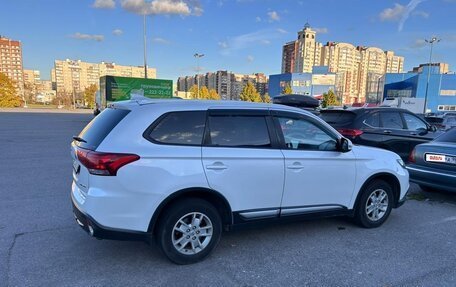 Mitsubishi Outlander III рестайлинг 3, 2018 год, 1 650 000 рублей, 4 фотография