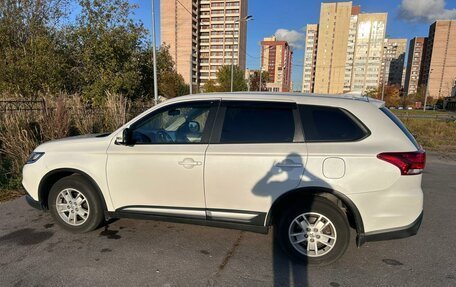 Mitsubishi Outlander III рестайлинг 3, 2018 год, 1 650 000 рублей, 6 фотография