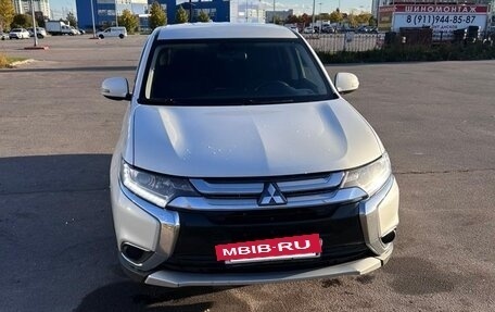 Mitsubishi Outlander III рестайлинг 3, 2018 год, 1 650 000 рублей, 10 фотография