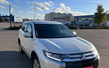 Mitsubishi Outlander III рестайлинг 3, 2018 год, 1 650 000 рублей, 11 фотография