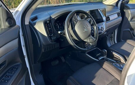 Mitsubishi Outlander III рестайлинг 3, 2018 год, 1 650 000 рублей, 15 фотография