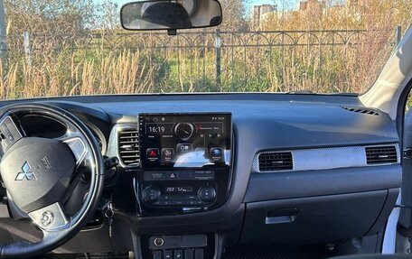 Mitsubishi Outlander III рестайлинг 3, 2018 год, 1 650 000 рублей, 16 фотография