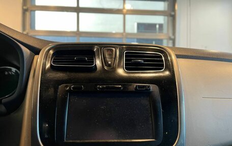 Renault Logan II, 2015 год, 395 000 рублей, 13 фотография