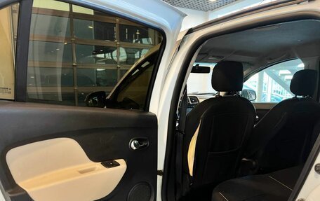 Renault Logan II, 2015 год, 395 000 рублей, 20 фотография