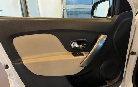 Renault Logan II, 2015 год, 395 000 рублей, 18 фотография