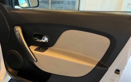 Renault Logan II, 2015 год, 395 000 рублей, 24 фотография