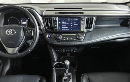 Toyota RAV4, 2019 год, 1 997 000 рублей, 12 фотография