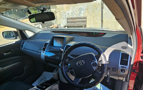 Toyota Prius, 2005 год, 650 000 рублей, 4 фотография