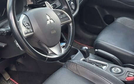 Mitsubishi Outlander III рестайлинг 3, 2014 год, 1 450 000 рублей, 8 фотография
