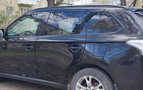 Mitsubishi Outlander III рестайлинг 3, 2014 год, 1 450 000 рублей, 4 фотография