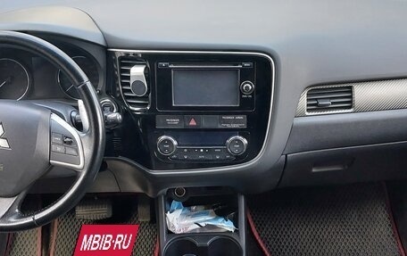 Mitsubishi Outlander III рестайлинг 3, 2014 год, 1 450 000 рублей, 7 фотография