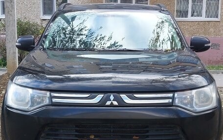 Mitsubishi Outlander III рестайлинг 3, 2014 год, 1 450 000 рублей, 2 фотография