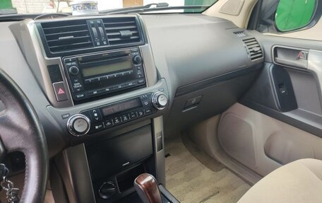 Toyota Land Cruiser Prado 150 рестайлинг 2, 2010 год, 2 200 000 рублей, 6 фотография