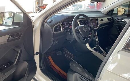 Volkswagen T-Roc I, 2022 год, 1 359 777 рублей, 7 фотография