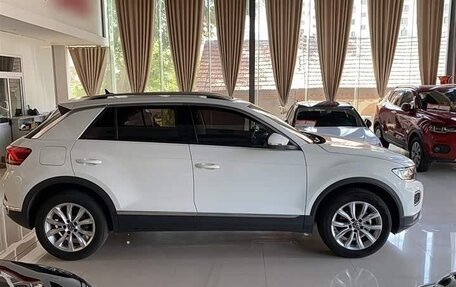 Volkswagen T-Roc I, 2022 год, 1 359 777 рублей, 3 фотография