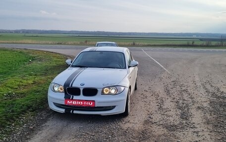 BMW 1 серия, 2011 год, 900 000 рублей, 1 фотография