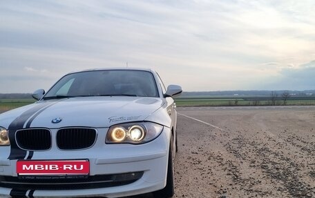 BMW 1 серия, 2011 год, 900 000 рублей, 2 фотография