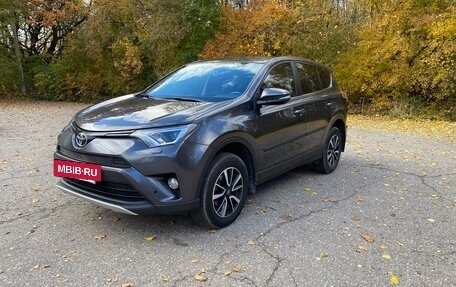 Toyota RAV4, 2016 год, 2 390 000 рублей, 2 фотография