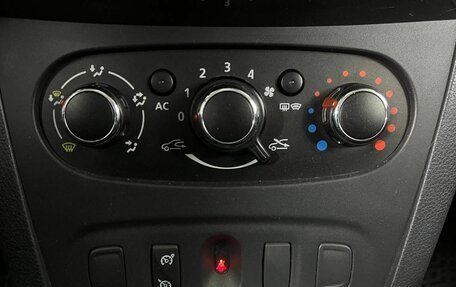 Renault Sandero II рестайлинг, 2015 год, 910 000 рублей, 19 фотография