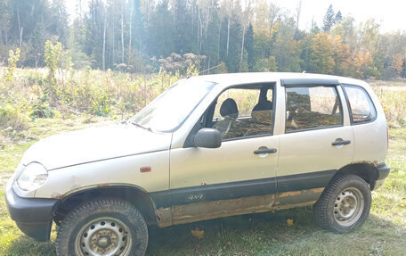 Chevrolet Niva I рестайлинг, 2004 год, 180 000 рублей, 3 фотография