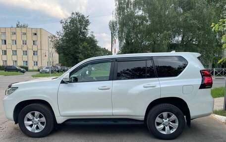Toyota Land Cruiser Prado 150 рестайлинг 2, 2017 год, 4 300 000 рублей, 3 фотография