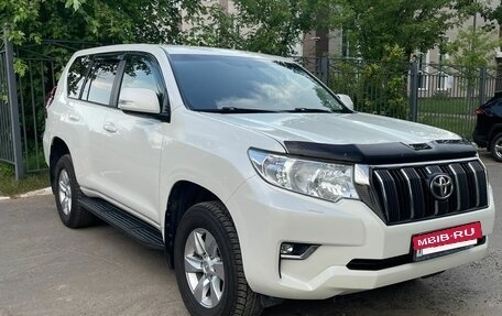 Toyota Land Cruiser Prado 150 рестайлинг 2, 2017 год, 4 300 000 рублей, 14 фотография