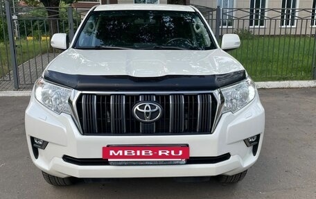 Toyota Land Cruiser Prado 150 рестайлинг 2, 2017 год, 4 300 000 рублей, 12 фотография