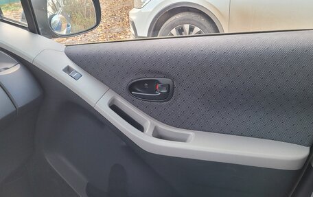 Toyota Yaris III рестайлинг, 2009 год, 500 000 рублей, 20 фотография