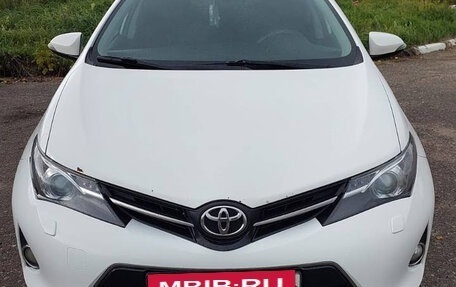 Toyota Auris II, 2013 год, 900 000 рублей, 2 фотография