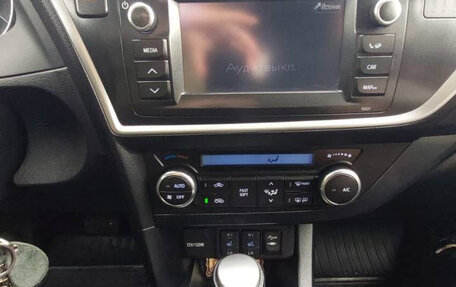 Toyota Auris II, 2013 год, 900 000 рублей, 14 фотография