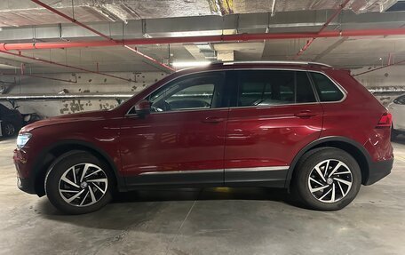 Volkswagen Tiguan II, 2018 год, 2 600 000 рублей, 3 фотография
