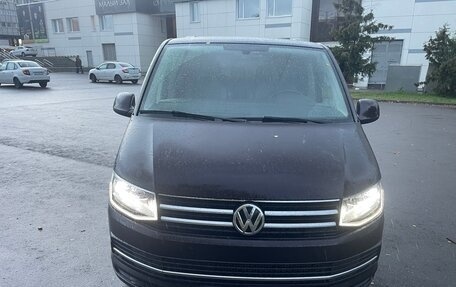 Volkswagen Multivan T6 рестайлинг, 2015 год, 3 200 000 рублей, 1 фотография