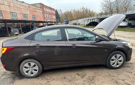 Hyundai Solaris II рестайлинг, 2015 год, 1 500 000 рублей, 23 фотография