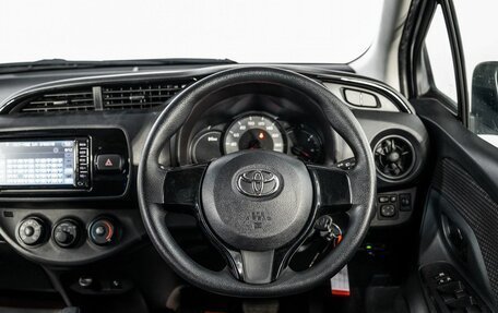 Toyota Vitz, 2018 год, 950 000 рублей, 9 фотография