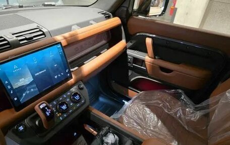 Land Rover Defender II, 2025 год, 29 200 000 рублей, 10 фотография