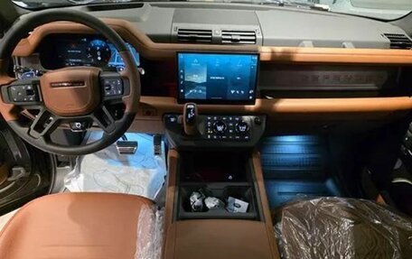 Land Rover Defender II, 2025 год, 29 200 000 рублей, 11 фотография