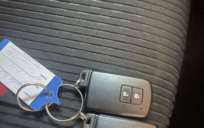 Toyota Prius Alpha I (ZVW40/41), 2019 год, 1 700 000 рублей, 1 фотография