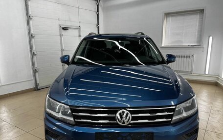 Volkswagen Tiguan II, 2019 год, 2 257 000 рублей, 2 фотография