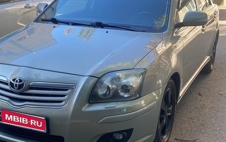 Toyota Avensis III рестайлинг, 2006 год, 850 000 рублей, 1 фотография