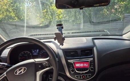 Hyundai Solaris II рестайлинг, 2012 год, 795 000 рублей, 1 фотография