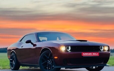 Dodge Challenger III рестайлинг 2, 2018 год, 2 850 000 рублей, 1 фотография