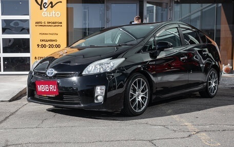 Toyota Prius, 2011 год, 1 059 000 рублей, 2 фотография