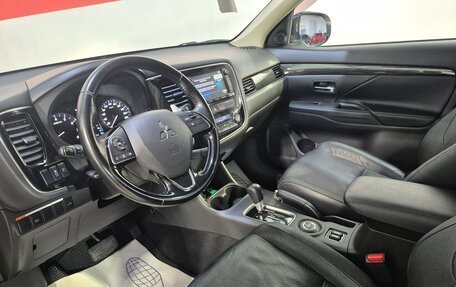 Mitsubishi Outlander III рестайлинг 3, 2015 год, 2 003 000 рублей, 12 фотография