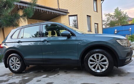 Volkswagen Tiguan II, 2020 год, 2 350 000 рублей, 2 фотография